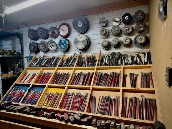 Carving Studio tools clearly arranged by artists